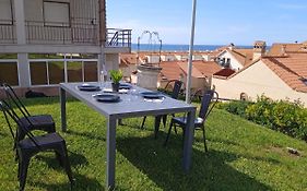 Casa con jardin a 2 min playa, garaje privado